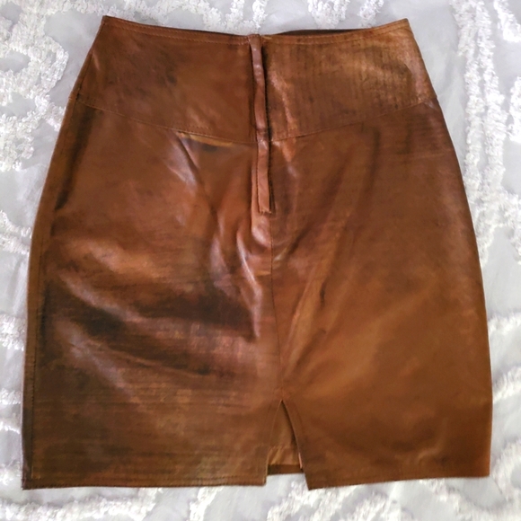 Winlit High Waisted Short Distressed Leather Skirt - Picture 2 of 3